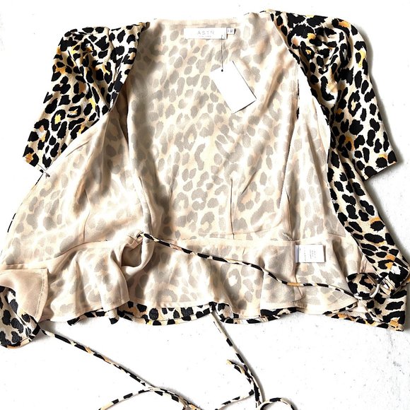 NWT Astr leopard print Wrap Peplum Top - Picture 10 of 12